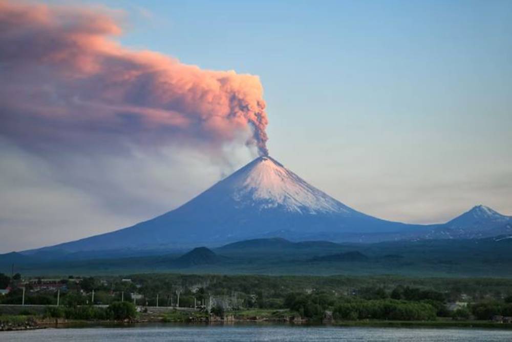 Rusya'daki Şivelu&ccedil; Yanardağı 11 kilometre y&uuml;kseğe k&uuml;l p&uuml;sk&uuml;rtt&uuml;