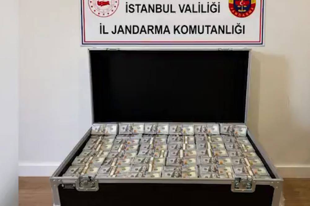 İstanbul'da 2 milyon 890 bin sahte ABD doları ele ge&ccedil;irildi