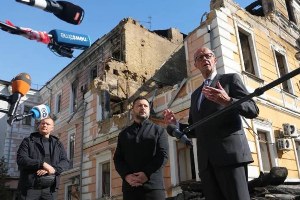 Almanya Başbakanı Merz Kiev&rsquo;den Putin&rsquo;e seslendi: Bu anlamsız savaşı durdurun