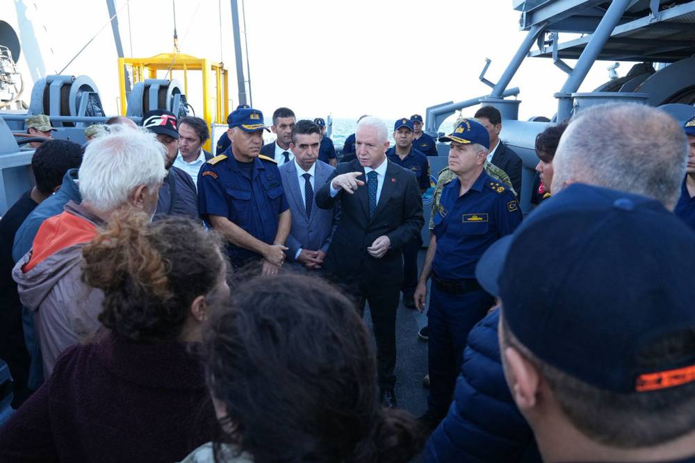 Silivri a&ccedil;ıklarında gemi kazasında m&uuml;rettebat i&ccedil;in arama &ccedil;alışmaları s&uuml;r&uuml;yor