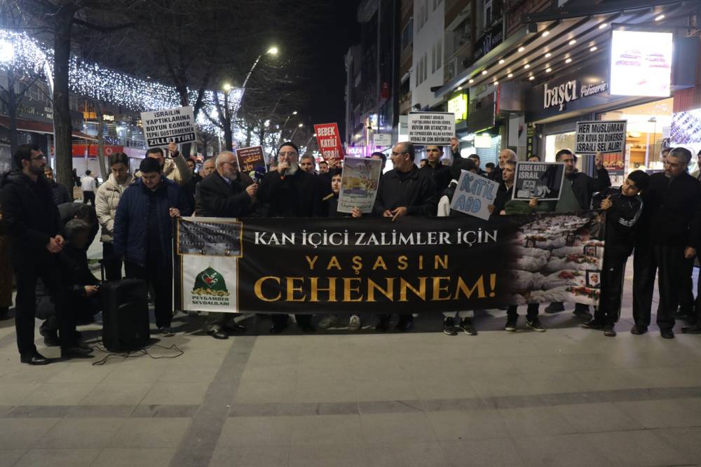 İran'a y&ouml;nelik saldırılar İstanbul'un 6 il&ccedil;esinde eş zamanlı protesto edildi