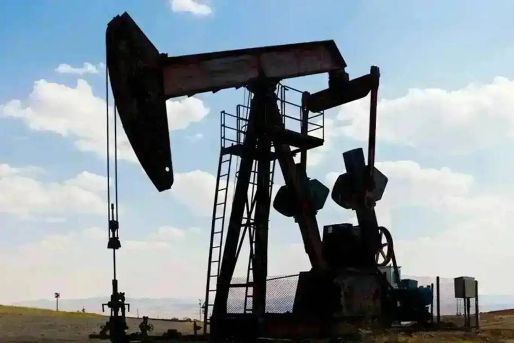İran'a y&ouml;nelik saldırı iddiaları petrol fiyatlarını y&uuml;zde 4'ten fazla y&uuml;kseltti