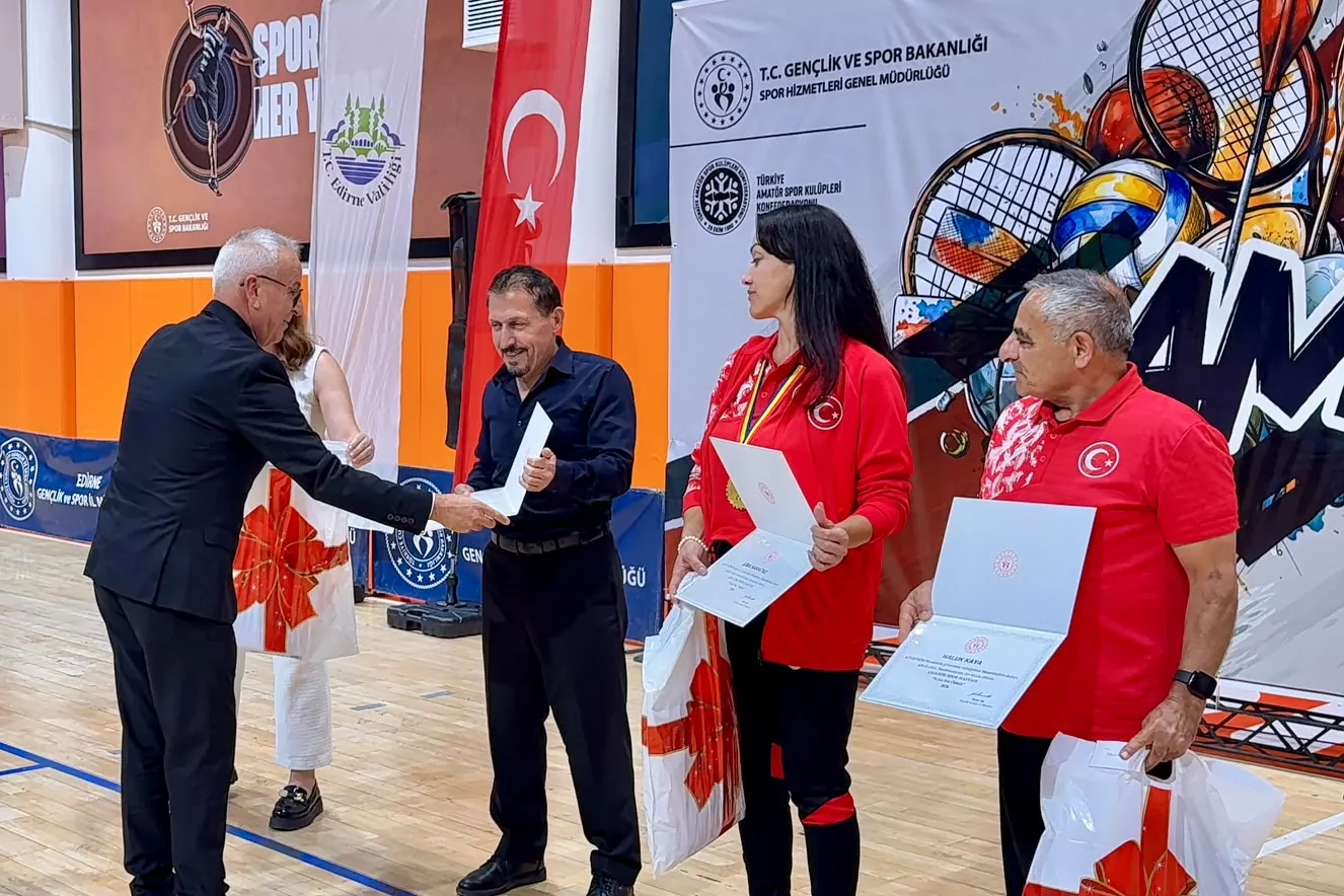 Edirne&rsquo;de &ldquo;Yılın Enleri&rdquo; &ouml;d&uuml;l&uuml;... 