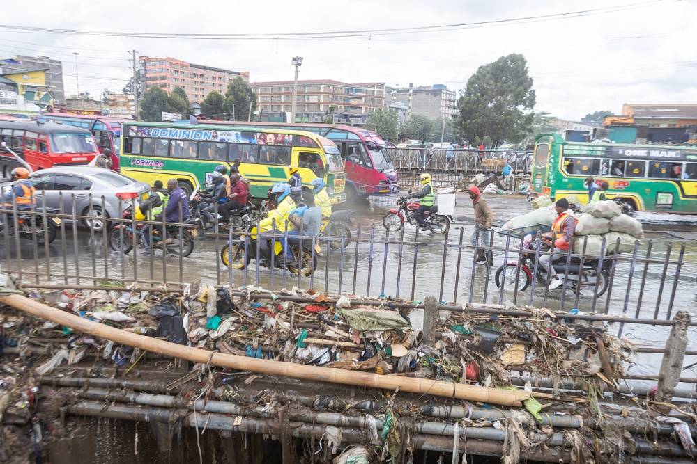 Kenya'da sel: 49 &ouml;l&uuml;