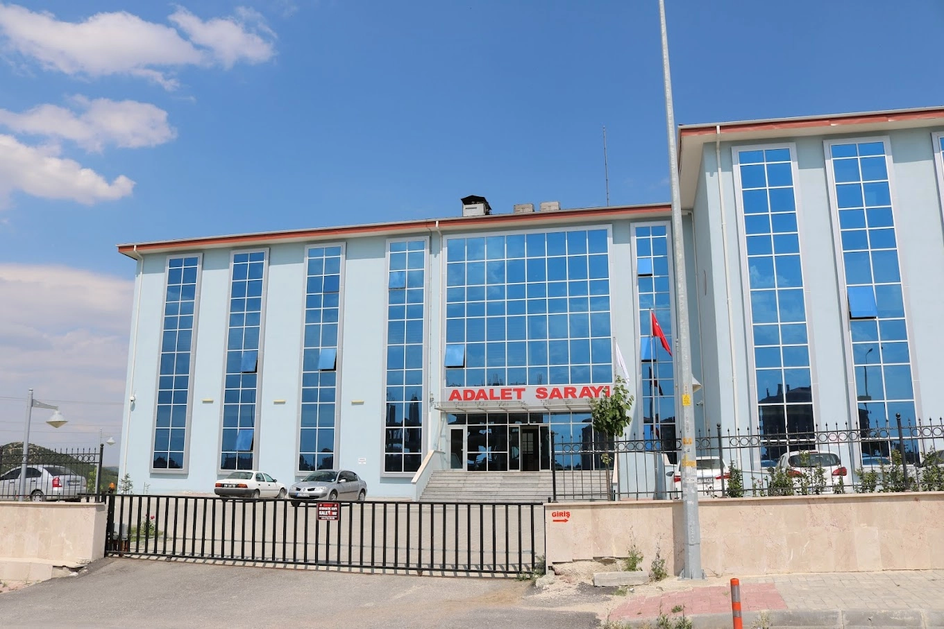 FET&Ouml; firarisi ve hırsızlık ş&uuml;phelisi yakalandı