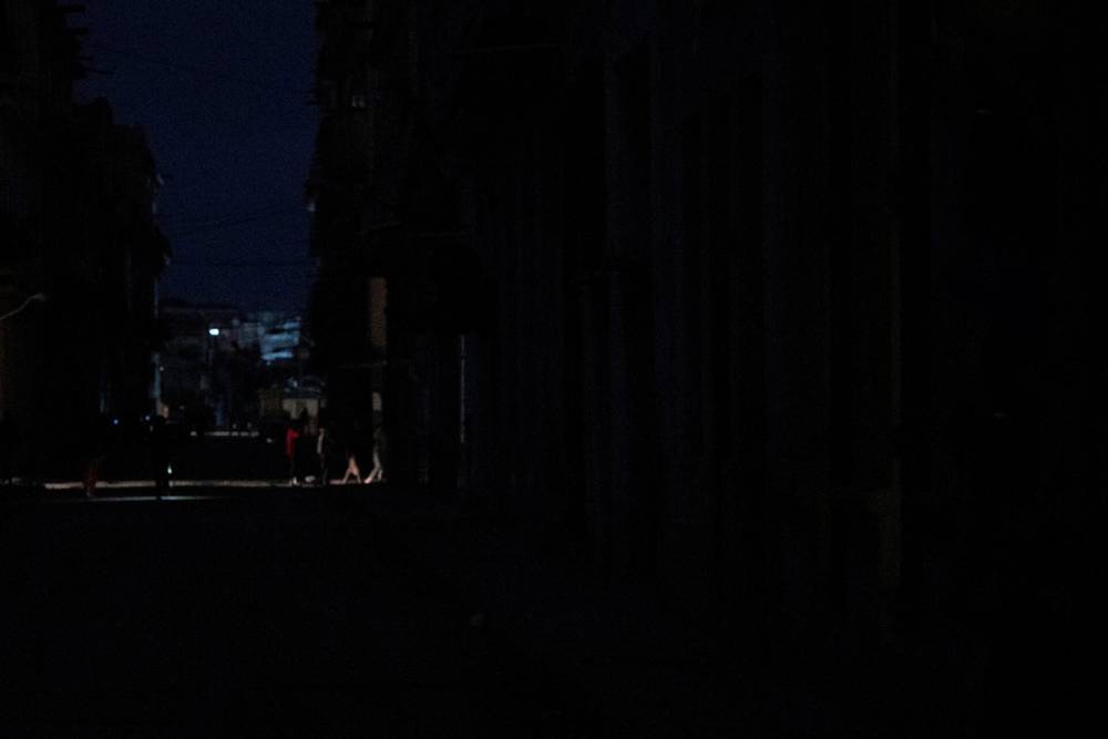 K&uuml;ba'da &uuml;lke genelinde elektrik kesintisi: Elektrik şebekesi tamamen &ccedil;&ouml;kt&uuml;