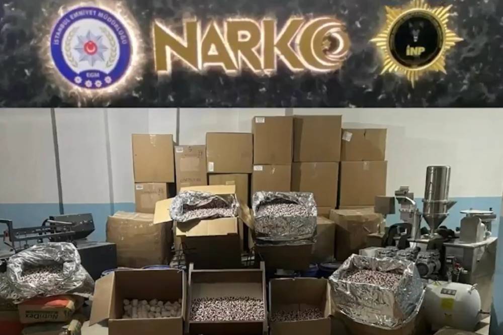 İstanbul&rsquo;da 3,3 milyon sentetik ecza hap ele ge&ccedil;irildi