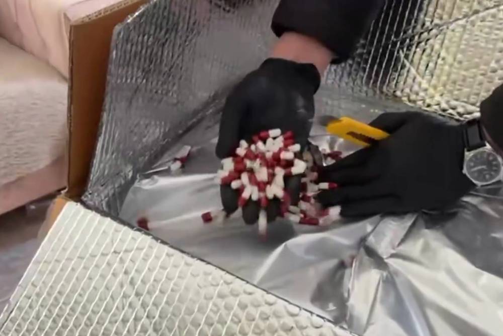 Uyuşturucu operasyonu: 1 milyon 400 bin hap ele ge&ccedil;irildi