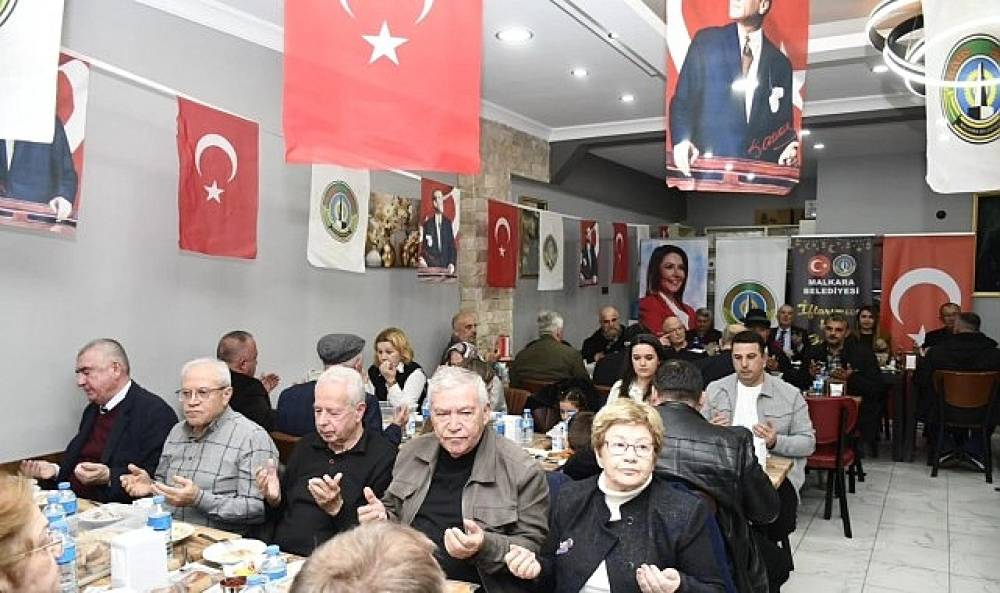Malkara'da Eski Belediye Başkanları ve Meclis &Uuml;yeleri İftarda Buluştu