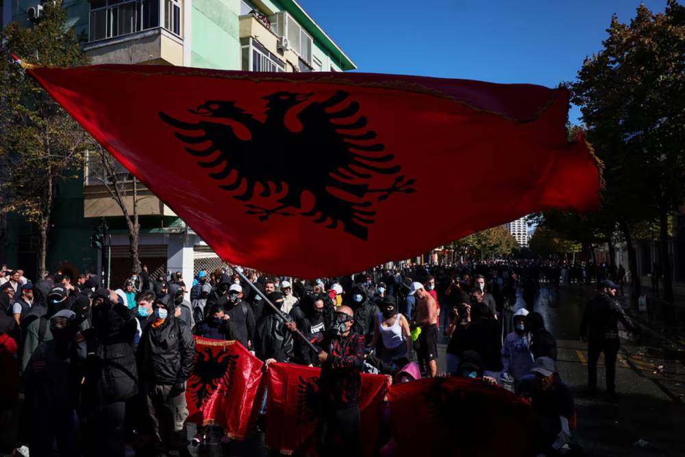 Arnavutluk&rsquo;ta h&uuml;k&uuml;met karşıtı protestolar b&uuml;y&uuml;yor