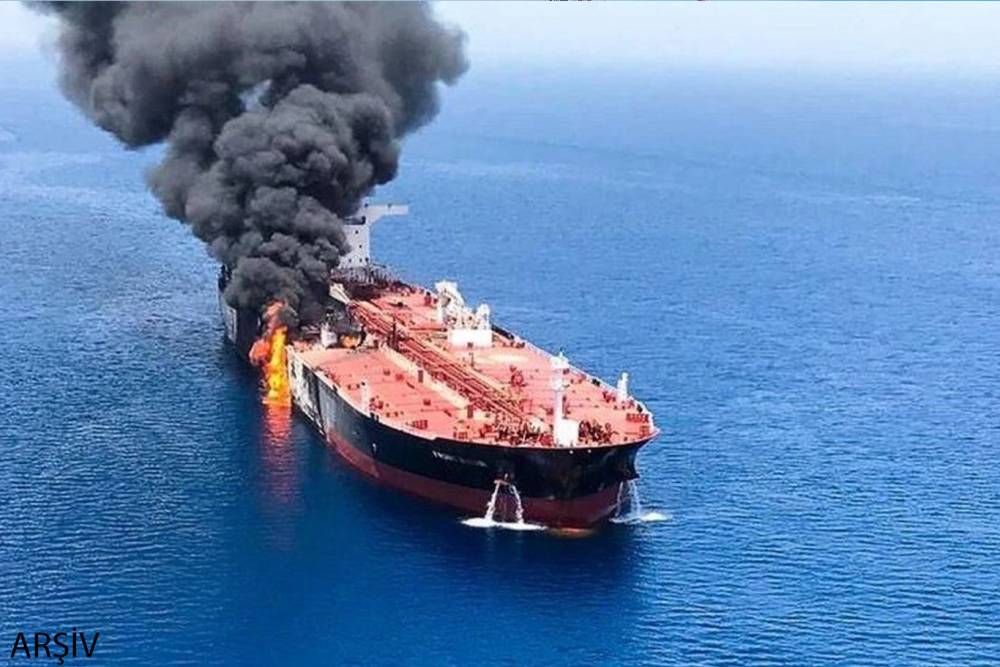 İran: H&uuml;rm&uuml;z Boğazı'nda iki petrol tankeri patladı