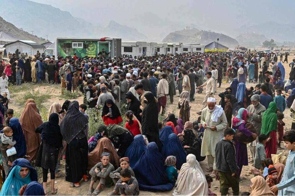 On binlerce Afgan aile, Pakistan'dan geri d&ouml;nd&uuml;