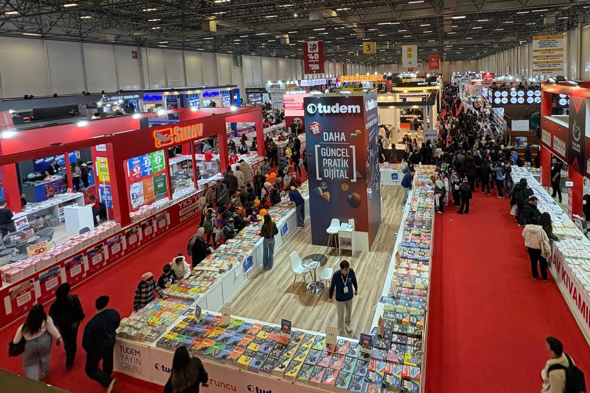 Keşanlı 8. sınıf &ouml;ğrencileri T&uuml;yap Kitap Fuarı'nda