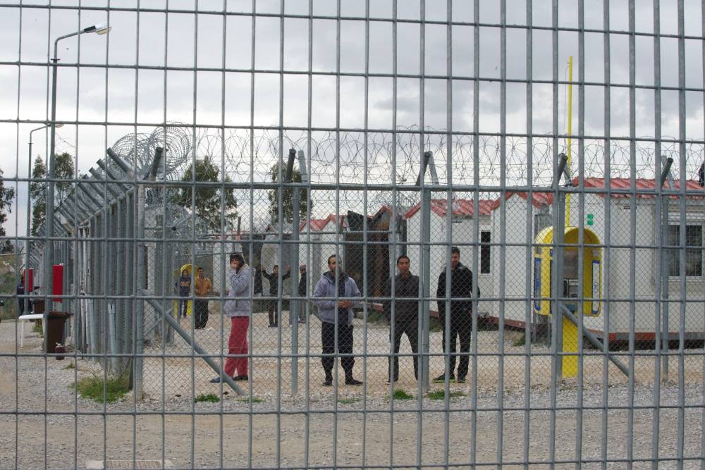 Yunanistan'da g&ouml;&ccedil;men g&ouml;zaltı merkezinden 35 kişi ka&ccedil;tı