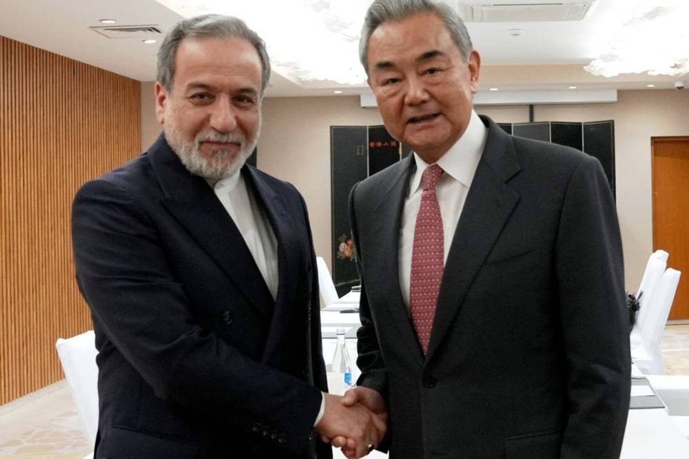 &Ccedil;in ve İran dışişleri bakanları K&ouml;rfez&rsquo;deki gerilimi ele aldı