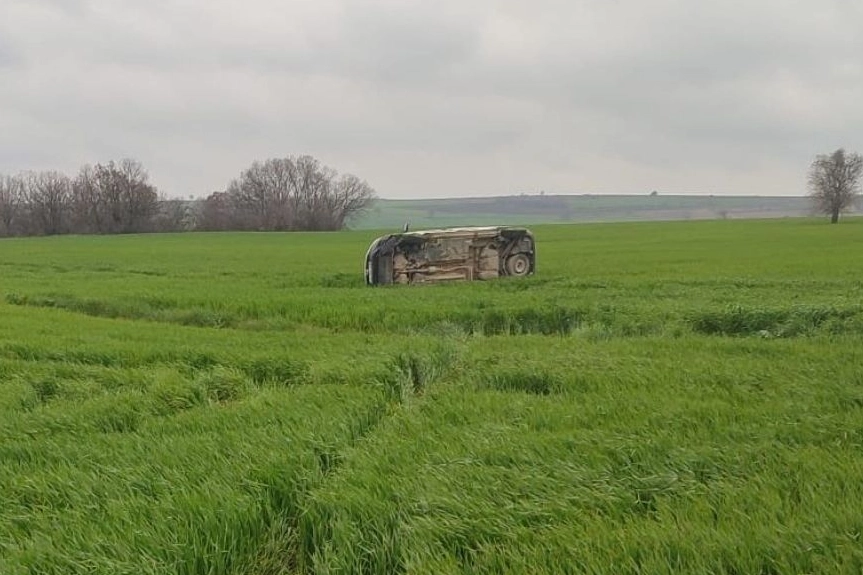 Ticari ara&ccedil; buğday tarlasına u&ccedil;tu!