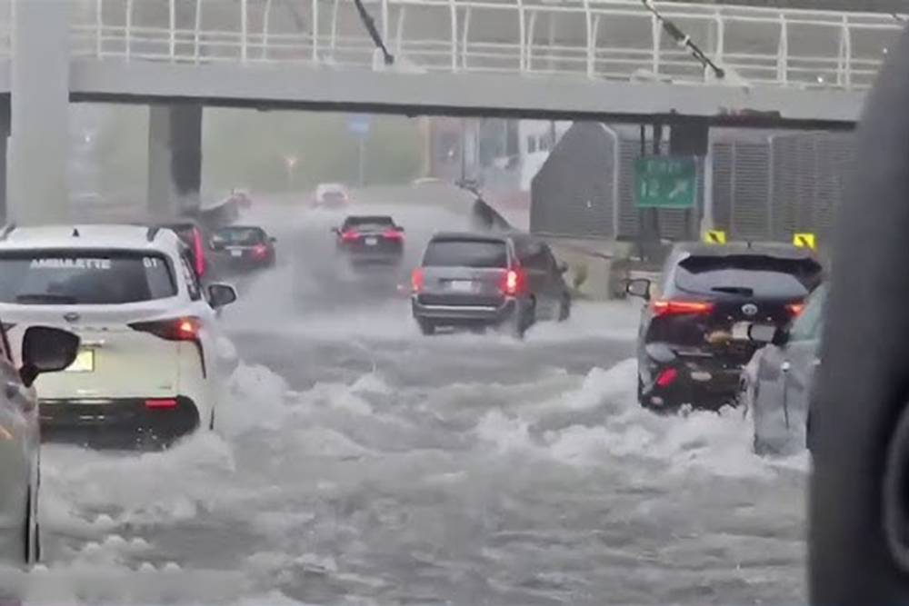 ABD'de şiddetli yağışlar sele yol a&ccedil;tı: 4 &ouml;l&uuml;