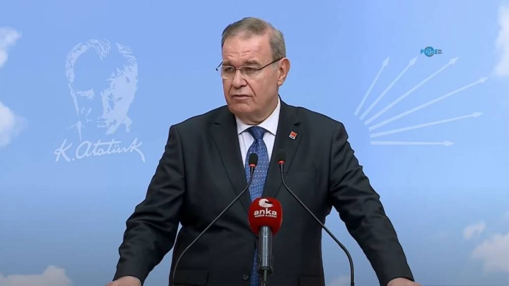 Faik &Ouml;ztrak: &lsquo;G&uuml;&ccedil;lendirilmiş parlamenter sisteme ge&ccedil;ilmeli&rsquo; 