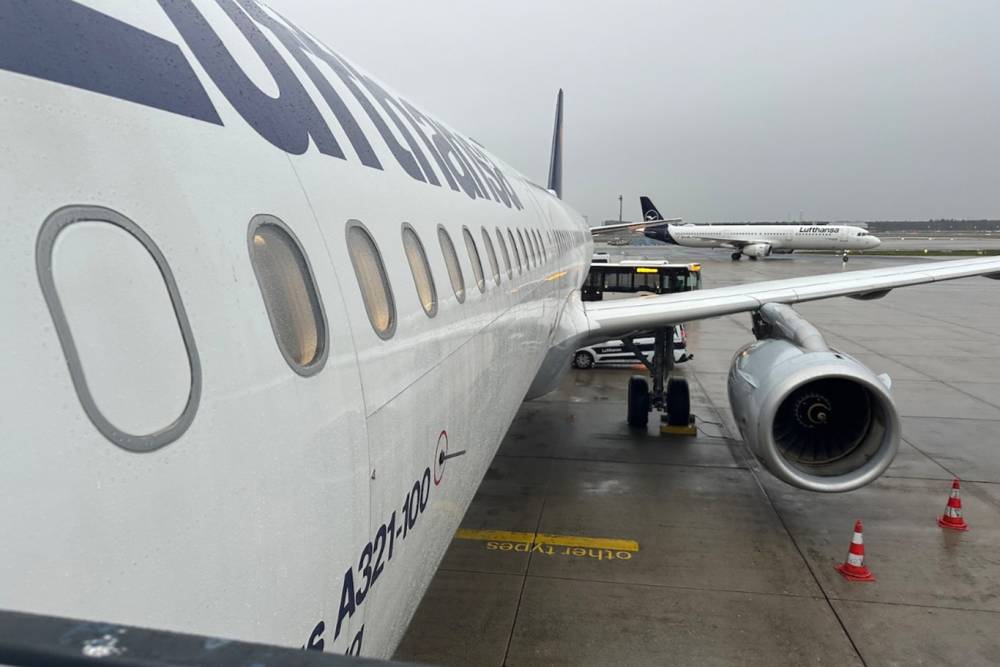 Lufthansa u&ccedil;ağında taşınabilir şarj cihazı alev aldı