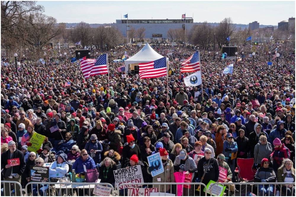 ABD&rsquo;de milyonlar Trump&rsquo;a karşı sokaklara d&ouml;k&uuml;ld&uuml;
