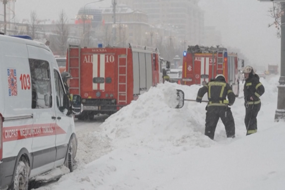 Moskova&rsquo;da iki y&uuml;zyılın en yoğun kar yağışı oldu