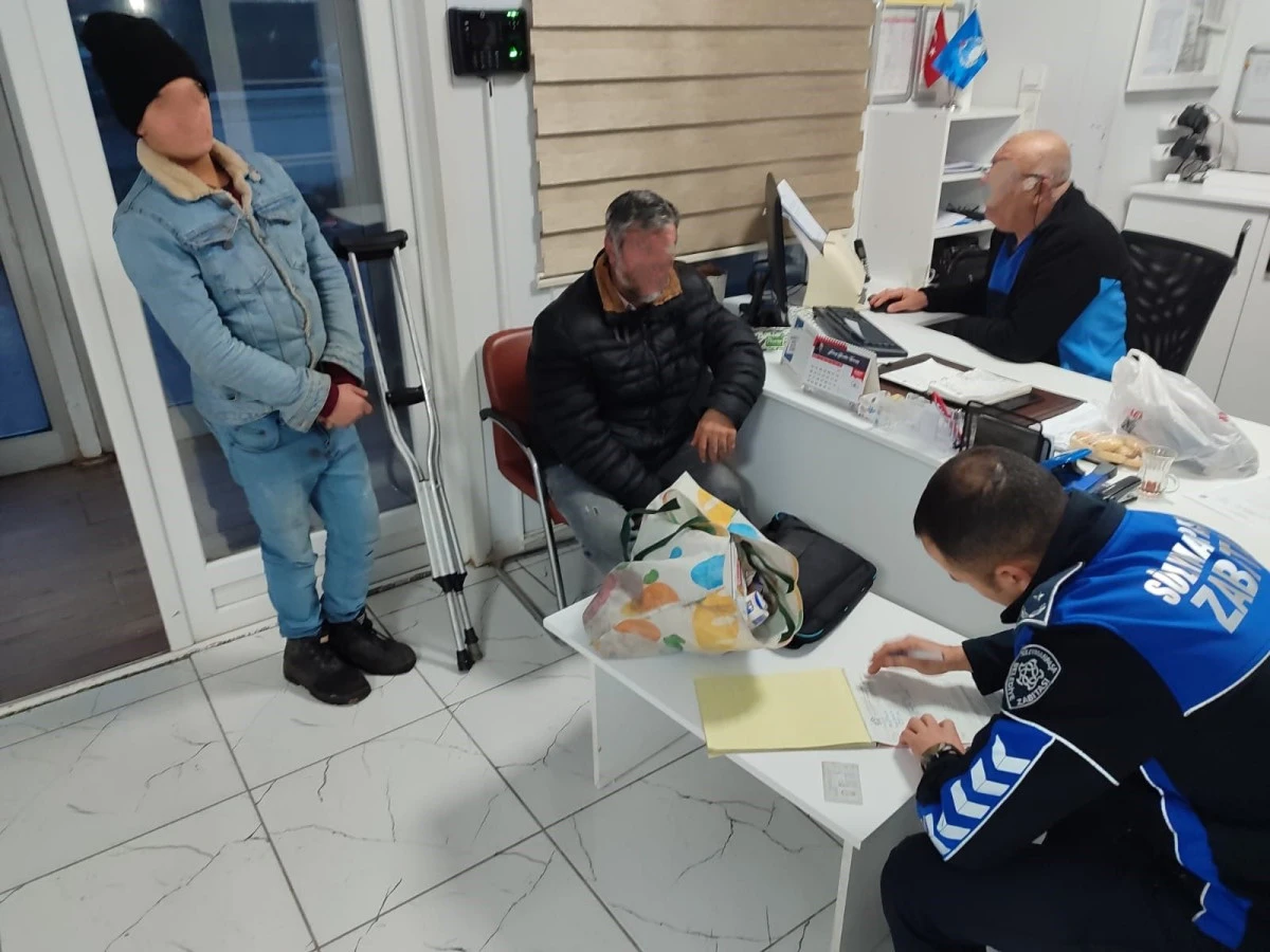 Baba oğul dilenirken yakalandı 