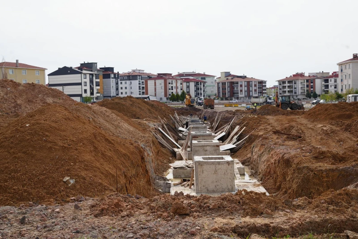 Başkan Sarıkurt, devam eden yatırımları inceledi 
