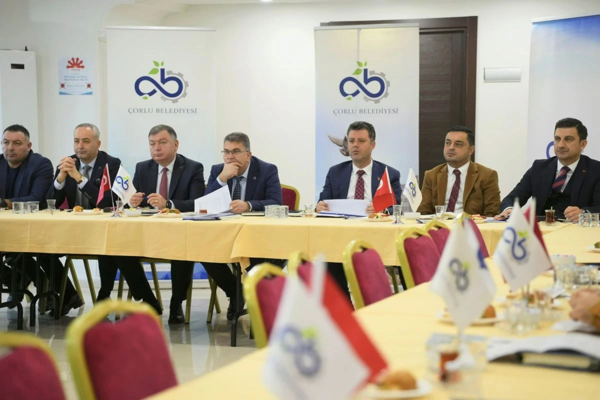 Başkan Sarıkurt muhtarlarla buluştu