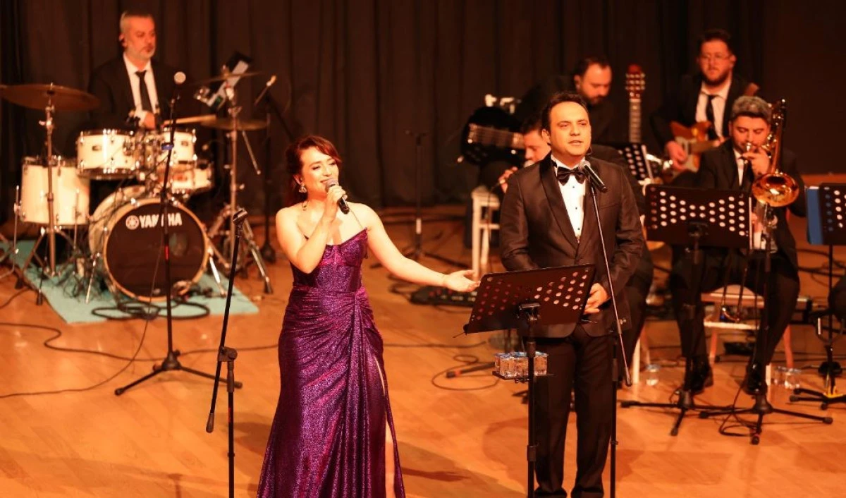 &Ccedil;erkezk&ouml;y'de 'sevda şarkıları'