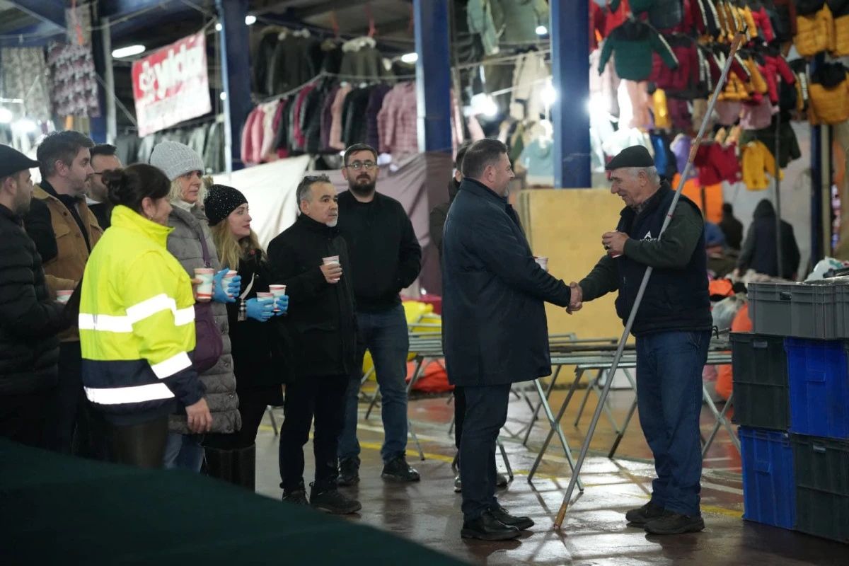 CHP &Ccedil;orlu y&ouml;netimi Pazar esnafını ziyaret etti