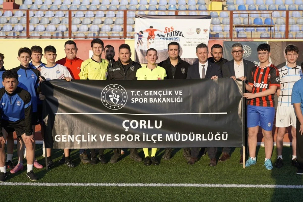 &Ccedil;orlu&rsquo;da Gen&ccedil; Sporcular Polis Haftası İ&ccedil;in Sahada