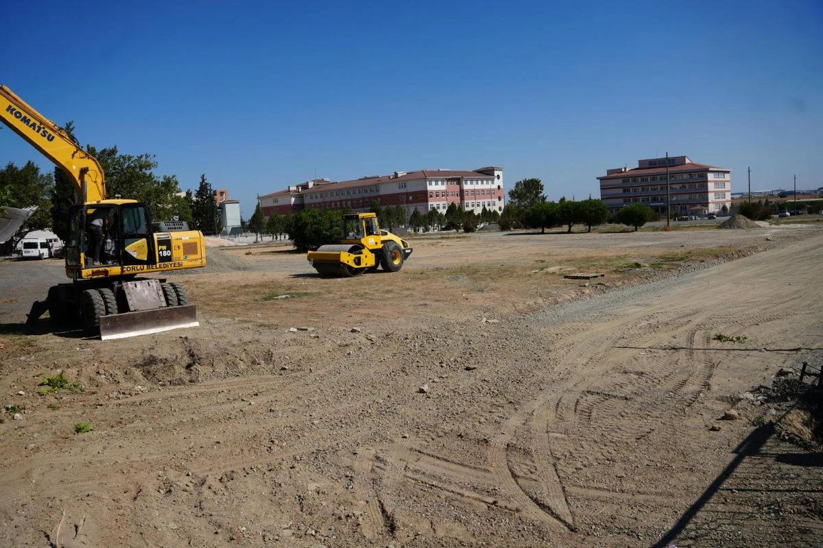 &Ccedil;orlu'da yatırımlar ve yol &ccedil;alışmaları devam ediyor