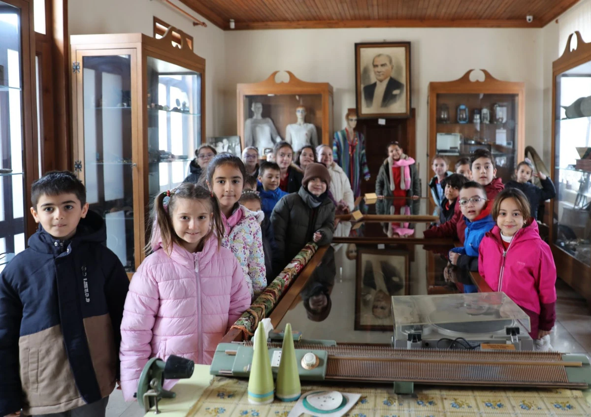Şark&ouml;y Belediyesi &ouml;ğrencileri ağırladı 