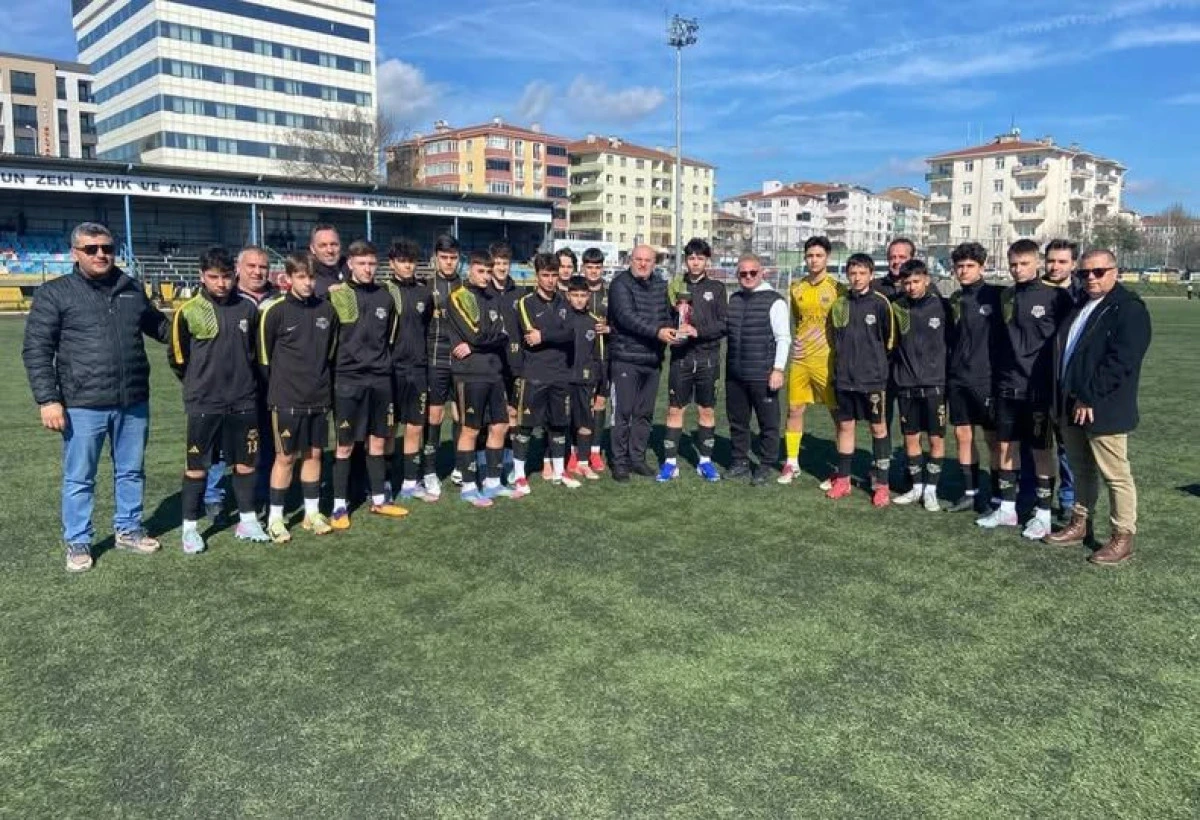 Tekirdağ 100. Yıl Spor U15 Ligi şampiyonu oldu