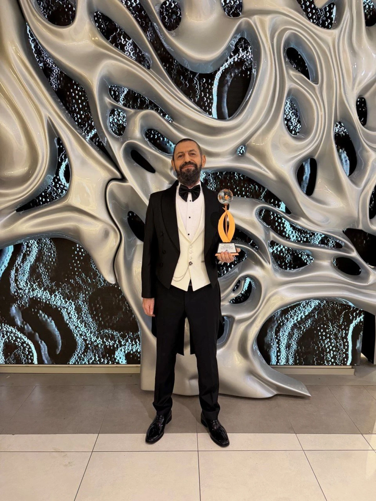 Yılın Barış İnsanı &Ouml;d&uuml;l&uuml; D&uuml;nyaca &Uuml;nl&uuml; Yazar  Akif Manaf&rsquo;ın